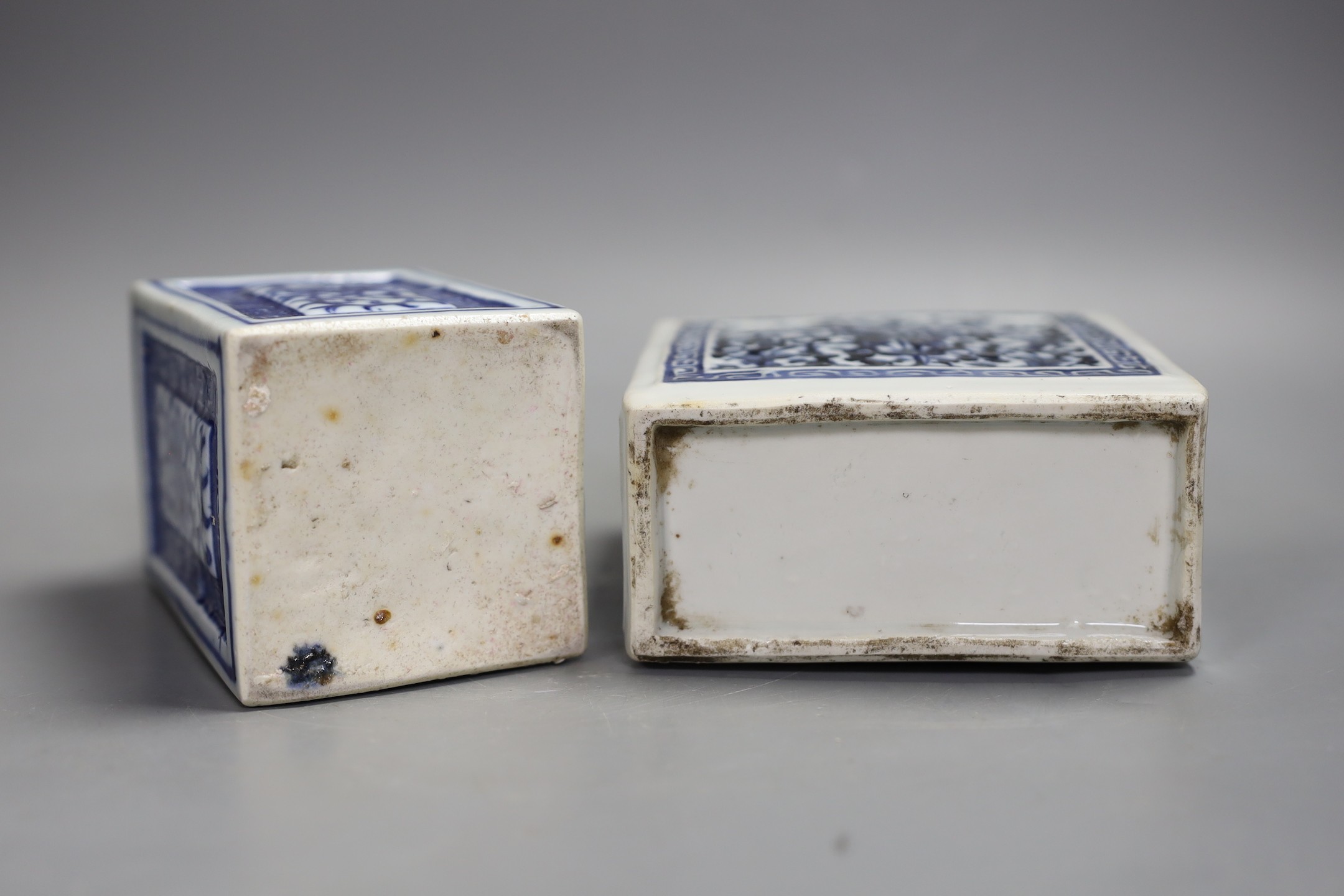 Two Chinese blue and white tea canisters, 19th century, 14cms high